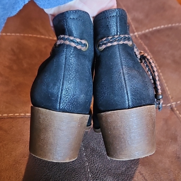 Groove Calli Western Ankle Boots with Rope Detail - Picture 8 of 16